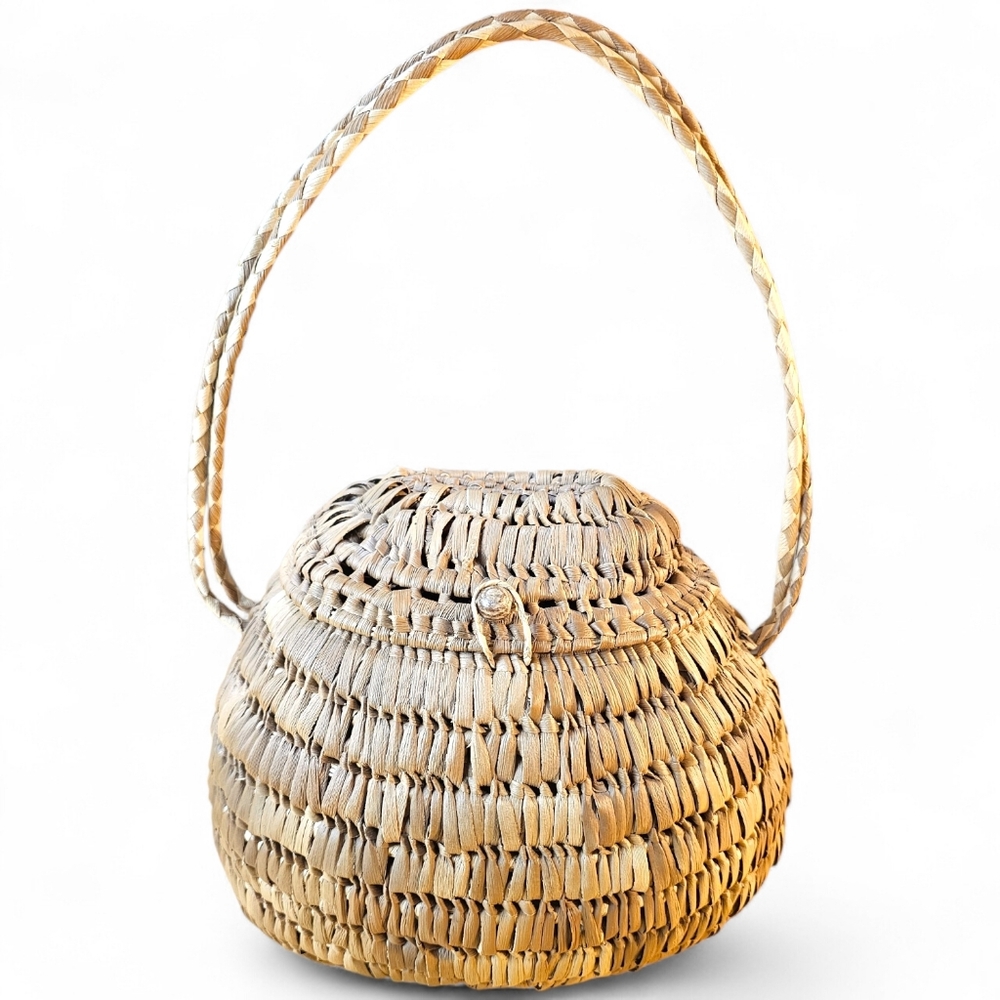 Vintage Woven Straw Basket Bag – Light Tan 🧺✨